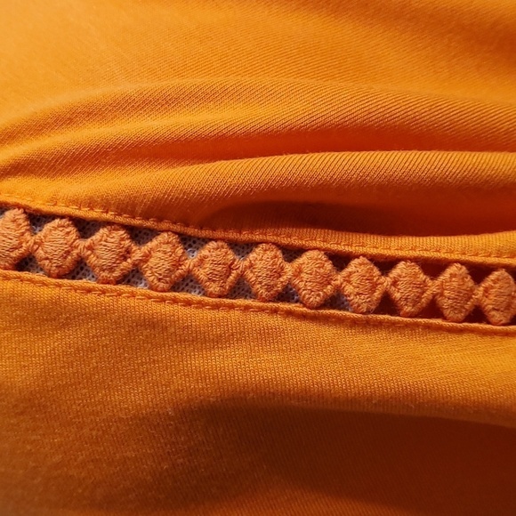 PETER NYGARD, Orange top. Size large Raglan sleeves. Very flattering style. - Picture 5 of 11